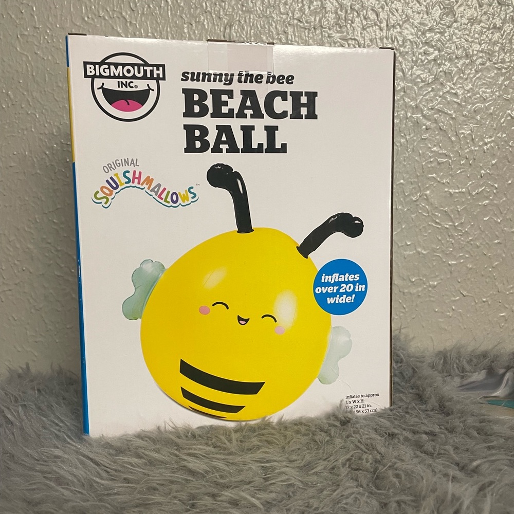Squishmallows Sunny the Bee beach ball - Picture 3 of 4